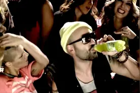 魔性舞蹈神曲《Ci哩Ci哩》MV：互联网圈最百搭的舞曲之一