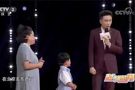 5岁萌娃跳拉丁舞，没有音乐就自己配音，魔性舞步笑翻全场视频封面