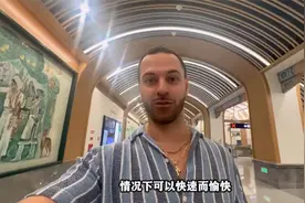 老外参观北京地铁19号线 美国网友：只想纽约有一个干净的地铁视频封面