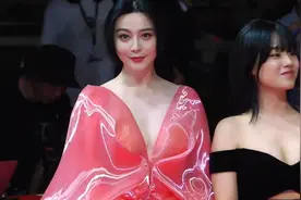 范冰冰釜山电影节艳压全场，与宋康昊英语交流，韩国网友评论破防视频封面