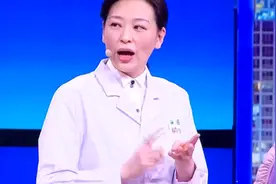 中老年人可以通过贴耳穴，来调理肝肾，在家贴耳穴时要记住四个字视频封面