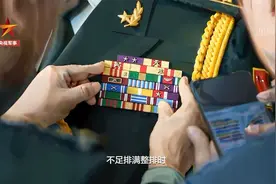 原来军人胸前勋表是这么回事 今天终于明白了