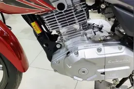 铃木新款摩托125，皮实耐用，配CBS，售价7980元，动力强颜值高视频封面