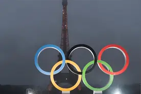 男子400米接力决赛，美国队因违规被取消成绩视频封面