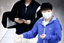 孙颖莎结束封训回北京！多名身材高大保安护送，防止被人恶意靠近