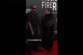 YE 勇闯格莱美 侃爷携妻子硬闯2025年格莱美身穿透明衣整活视频封面