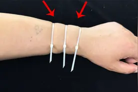 原来解开扎带真简单，不用剪刀，用手轻轻一碰就开了，方法太棒了