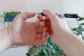 双手互碰手指操，锻炼大脑，预防痴呆，睡觉变安稳视频封面