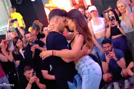 风情巴恰塔舞情侣组合：路易斯和安德烈亚。视频封面