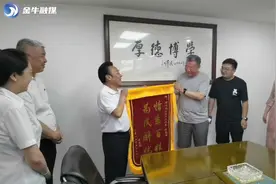 为民办实事丨帮助居民解难题 送来锦旗表谢意