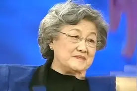 洪晃妈妈章含之气质多绝？神态优雅说话娓娓道来，母女俩太有个性视频封面