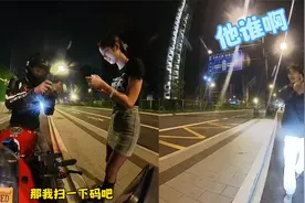 小哥骑机车搭讪美女，不料被其男友抓个正着，接下来机智化解太秀视频封面