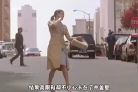 女人只是看了一眼男人，结果竟无可救药爱上了对方！视频封面