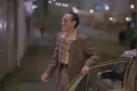 千万1991：叶子楣邀请黑老大上楼，黑老大一脸猪哥相，太搞笑了