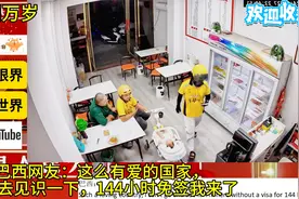 店家忙不过来，外卖小哥接力呵护老板娘的婴儿，外国纷纷评论视频封面