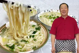 大年初七吃热汤面条，教你和面配方，手擀面条的绝招，汤香面筋道视频封面