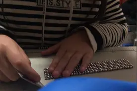 给孩子买的磁力珠玩的太开心了视频封面