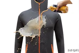 户外防泼水衣服图片