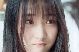 情侣之间搭腿的小习惯我是戒不掉的了，你呢？视频封面