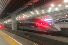 江西到广州高铁5个小时，这个速度还是可以的哦，就是价钱太贵！