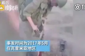 一段俄罗斯士兵在做饭时不慎烧毁装甲车的视频走红网络视频封面