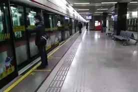年后第一天开工上海地铁里什么情况？出乎意料，跟想象的不一样视频封面