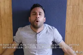 爆笑短剧：肚子痛还强忍着做瑜伽，去厕所竟带着扩音器，绝了视频封面