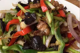 教你“大席小炒”徐州正宗口味，家常小炒做法简单，这几步很重要视频封面