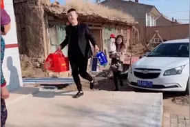 华夏习俗 家家户户贴对联，热热闹闹过大年，满街的新对联真喜庆视频封面