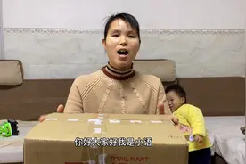 小语花350元在网上给女儿买了3箱1200克的奶粉 很便宜能吃吗？