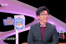 非诚勿扰十周年：女嘉宾现场争相模仿阿姨拍照经典姿势，孟爷爷还准备了道具视频封面