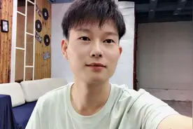 还在为早上起来打理不好头发而烦恼吗？教你五分钟打理一款发型视频封面