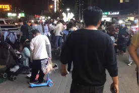 郑州又出现一个摆摊的好地方不收摊位费，人流量比健康路少那么些视频封面