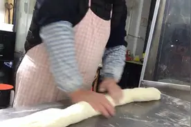 很多人还是看不懂手法，包哥近距离演练一遍老面小笼包揉面揪剂子