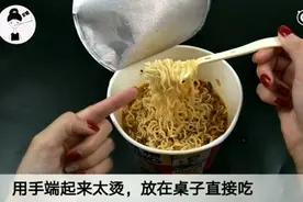 原来方便面盖子是这样用的！吃了20年都不知道，长见识了！