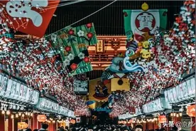 
夜晚的日本闹市街头

图片