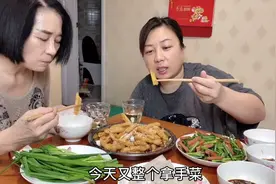 胖妞想减肥，老妈做了个油炸地瓜，再撒点白糖，减肥太难了