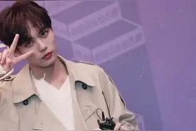 男孩子可爱起来也超甜的！粉丝们请扛住