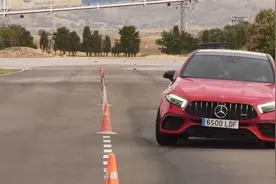 #汽车资讯# 梅赛德斯-AMG A45s 4MATIC+麋鹿测试视频封面