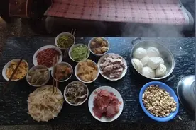 春节vlog：大年初一，提一壶油去叔叔家串亲戚，婶婶做了一桌菜