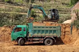 开货车拉土的第12天，土竟然可以卖得150元一车，高兴坏了视频封面