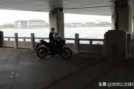 户外捞鱼虾图片