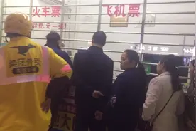 在网上买不到票，居然在售票点买到了，大家对买火车票怎么看？视频封面