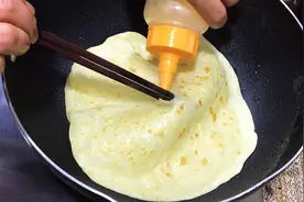 鸡蛋灌饼怎么做才能把鸡蛋完全灌入饼里，在这里把做法分享给大家