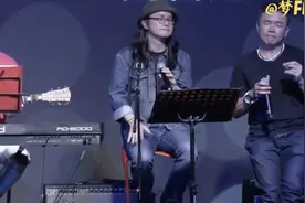 时代眼泪，新加坡三人男子合唱组合梦飞船重聚演唱《不值得》