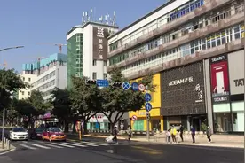 红绿灯坏了？红绿灯真坏了，一个信号周期内，黄灯都不带闪的视频封面