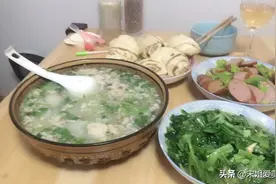 妈妈把哈尔滨红肠这么做真是太香了，在配上羊汤和小青菜，真享受视频封面