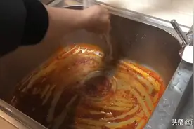 不用洗洁精的牛油能洗干净吗？厨小宝清水分分钟搞定✌️视频封面