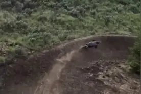 原来自行车也能玩漂移。视频封面