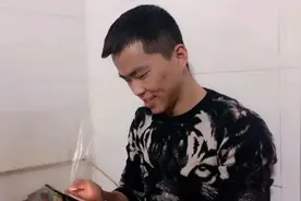 老婆想剪头发，询问老公意见，老公的回答让老婆很满意